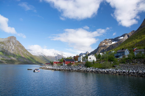 Gryllefjord färjeläge på ön Senja i Norge